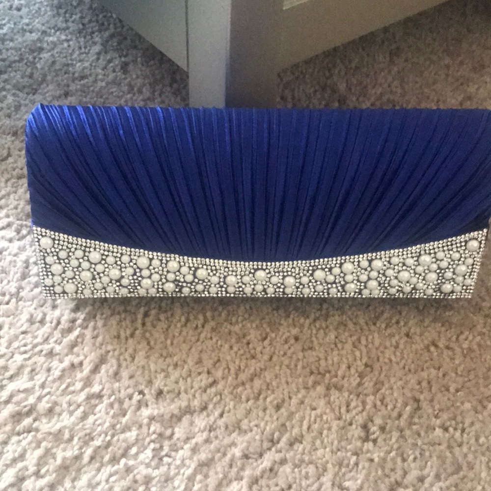 Clutch - Picture 2 of 4